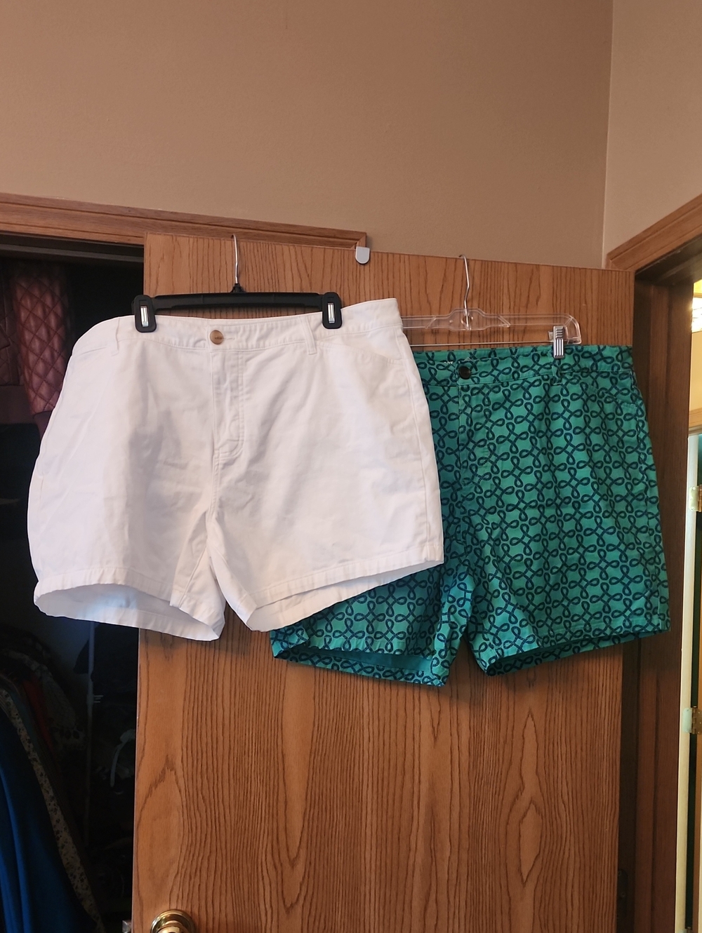St. John's Bay White and Teal Geometric Bermuda Shorts